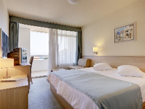 Imagen general del Hotel Quercus, DRVENIK. Foto 9
