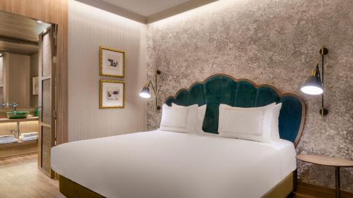 Imagen de la habitación del Hotel Querencia de Sevilla Autograph Collection. Foto 16