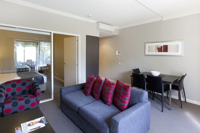 Imagen de los interiores del Hotel Quest Campbelltown. Foto 14