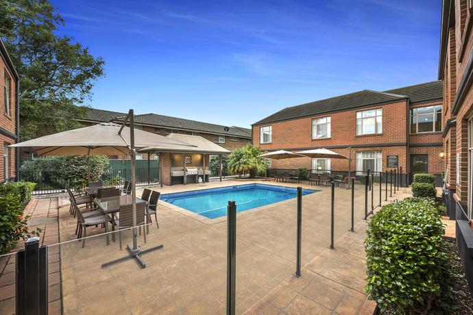 Imagen de la piscina del Hotel Quest Dandenong. Foto 12