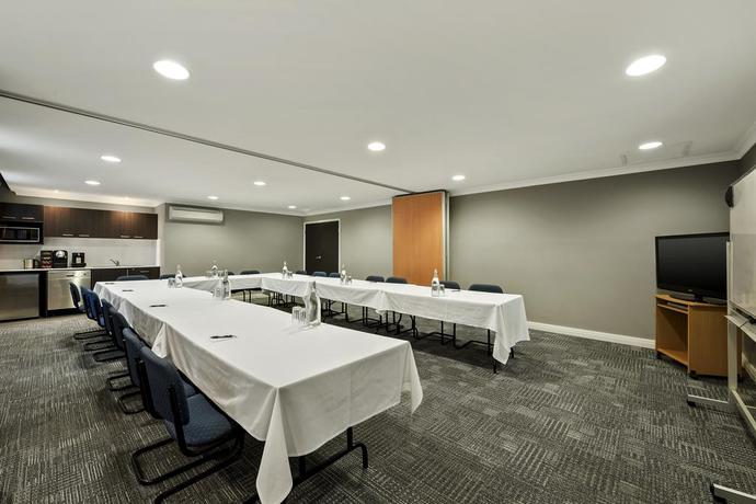 Imagen de los interiores del Hotel Quest Dandenong. Foto 7