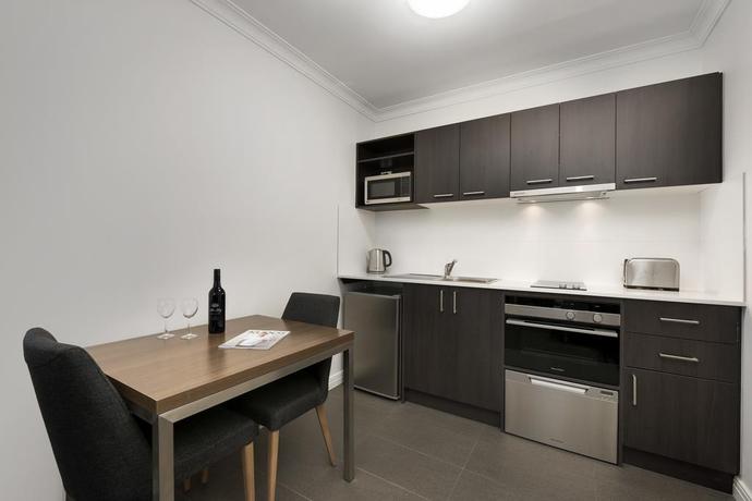 Imagen de los interiores del Hotel Quest Dandenong. Foto 8