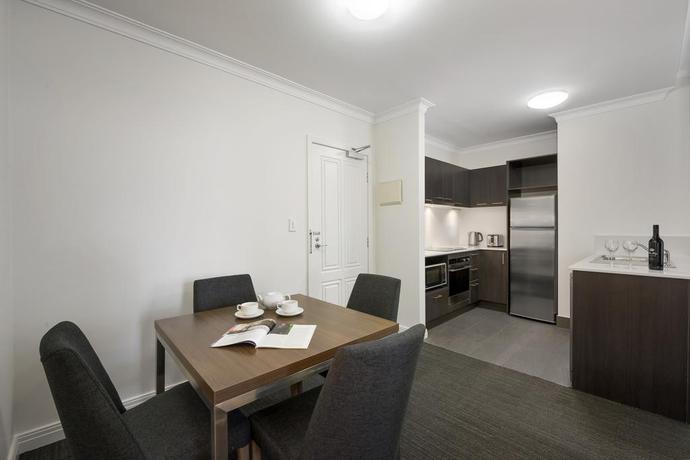 Imagen de los interiores del Hotel Quest Dandenong. Foto 9