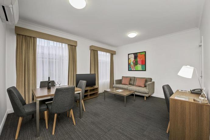 Imagen de los interiores del Hotel Quest Dandenong. Foto 11