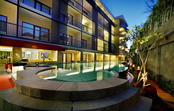 Imagen de la piscina del Hotel Quest Kuta By Aston - Chse Certified. Foto 15