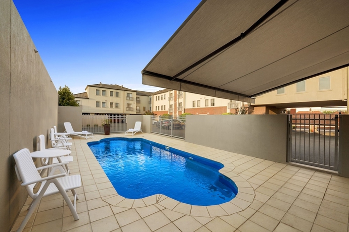 Imagen de la piscina del Hotel Quest Moonee Valley. Foto 19