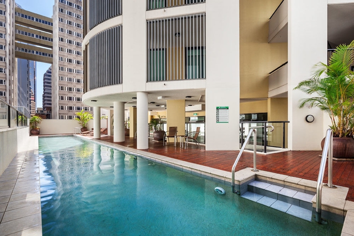 Imagen de la piscina del Hotel Quest River Park Central. Foto 8