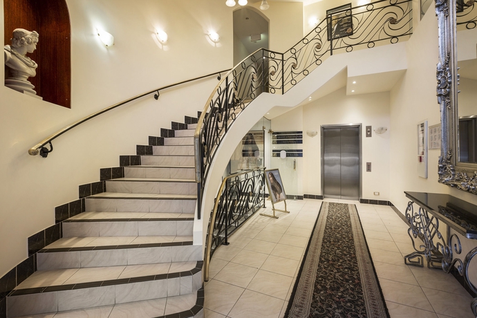 Imagen de los interiores del Hotel Quest Savoy. Foto 13