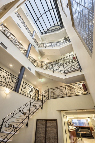 Imagen de los interiores del Hotel Quest Savoy. Foto 14