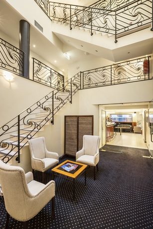 Imagen de los interiores del Hotel Quest Savoy. Foto 15