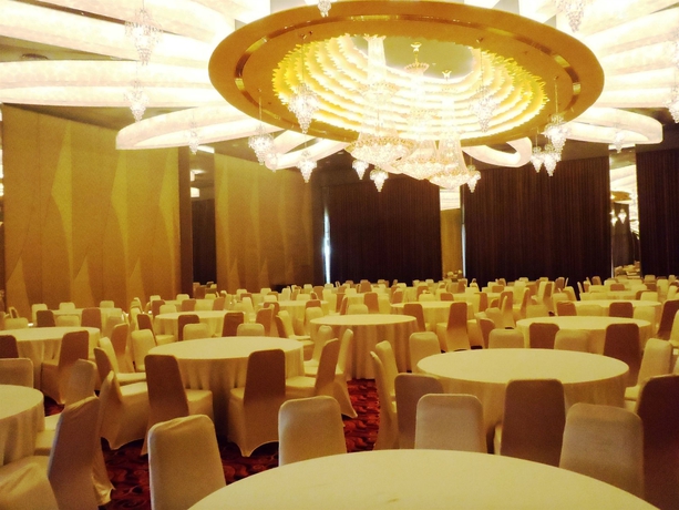 Imagen de los interiores del Hotel Quest Simpang Lima - Semarang By Aston. Foto 4