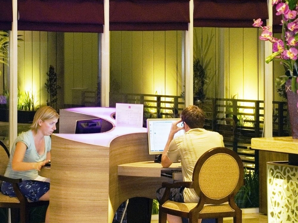 Imagen de los interiores del Hotel Quest Simpang Lima - Semarang By Aston. Foto 5