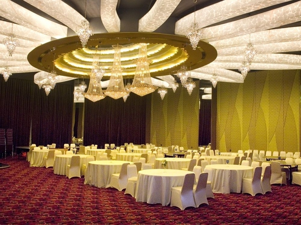 Imagen de los interiores del Hotel Quest Simpang Lima - Semarang By Aston. Foto 6