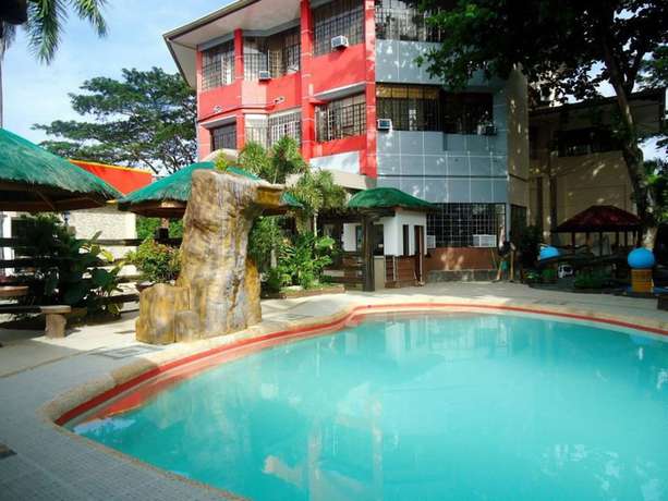 Imagen de la piscina del Hotel Quezon Premier Lucena. Foto 18