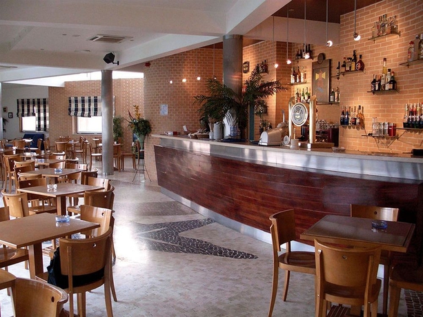 Imagen del bar/restaurante del Hotel Quiaios. Foto 2