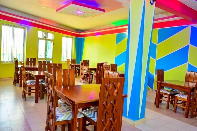 Imagen del bar/restaurante del Hotel Quila Gilgil. Foto 5