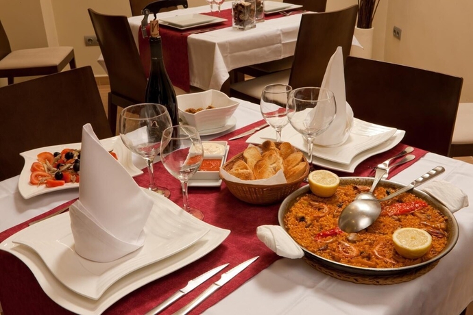 Imagen del bar/restaurante del Hotel Quino. Foto 6