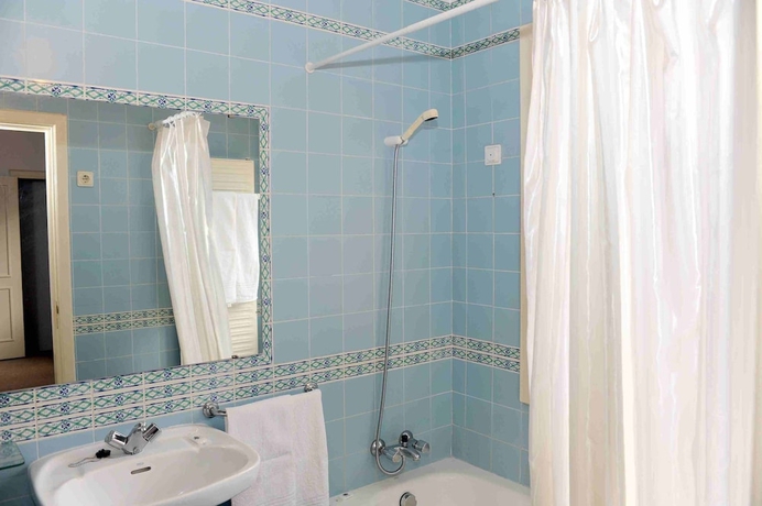 Imagen de la habitación del Hotel Quinta De Santo António Da Serra. Foto 7