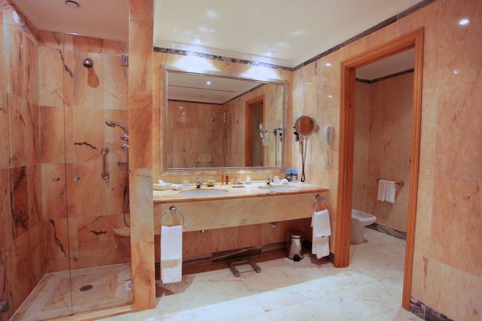 Imagen de la habitación del Hotel Quinta Do Lago. Foto 6