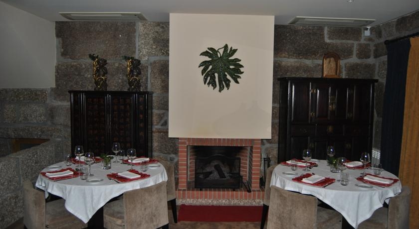 Imagen del bar/restaurante del Hotel Quinta Do Pinh&ocirc;. Foto 2