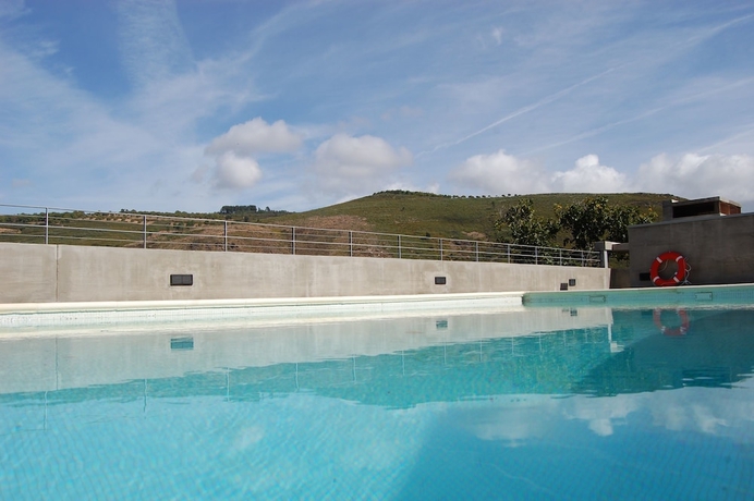 Imagen de la piscina del Hotel Quinta Dos Castanheiros. Foto 11