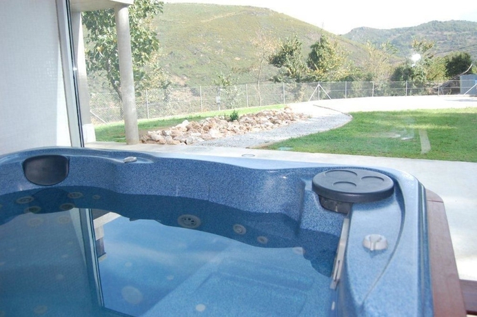 Imagen de la piscina del Hotel Quinta Dos Castanheiros. Foto 19