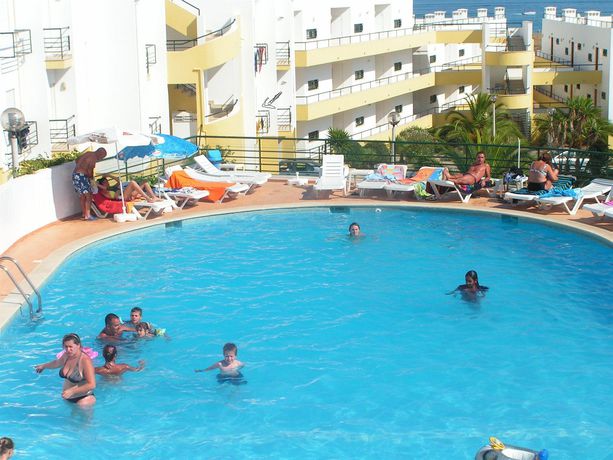 Imagen de la piscina del Hotel Quinta Dos Pinheiros. Foto 9