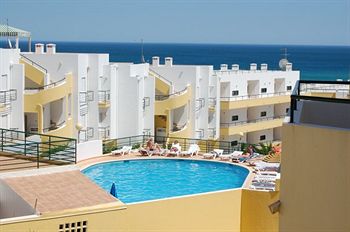 Imagen de la piscina del Hotel Quinta Dos Pinheiros. Foto 10