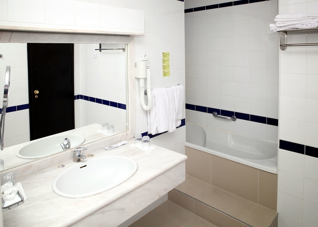 Imagen de la habitación del Hotel Quinta Dos Três Pinheiros. Foto 12