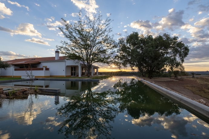 Imagen de la piscina del Hotel Quinta Marugo. Foto 16
