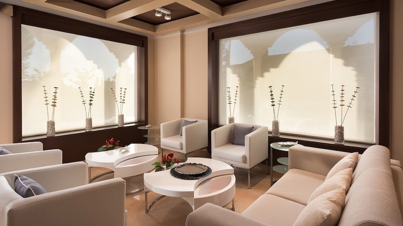 Imagen del bar/restaurante del Hotel Quinta Real Granada. Foto 2