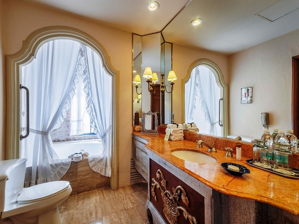 Imagen de la habitación del Hotel Quinta Real Guadalajara. Foto 7