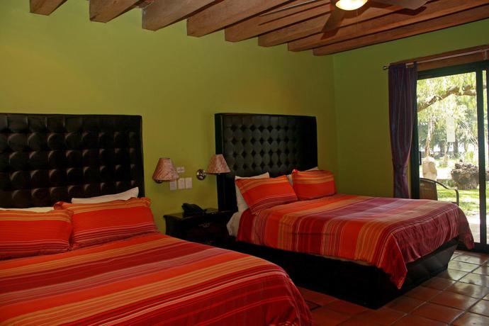 Imagen de la habitación del Hotel Quinta San Carlos, San Pedro Tesistan. Foto 6