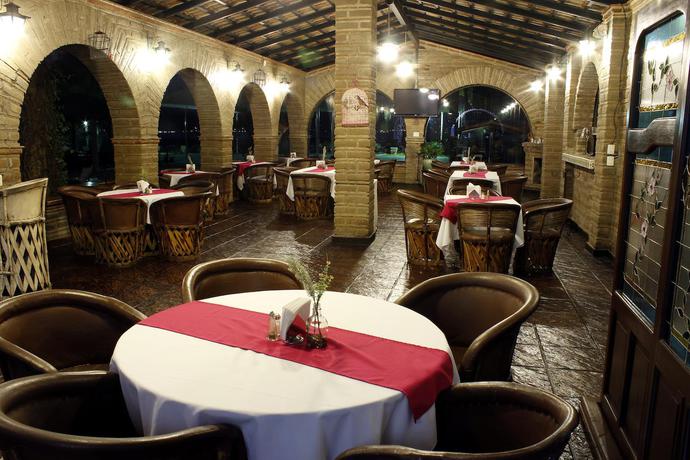 Imagen del bar/restaurante del Hotel Quinta San Carlos, San Pedro Tesistan. Foto 3