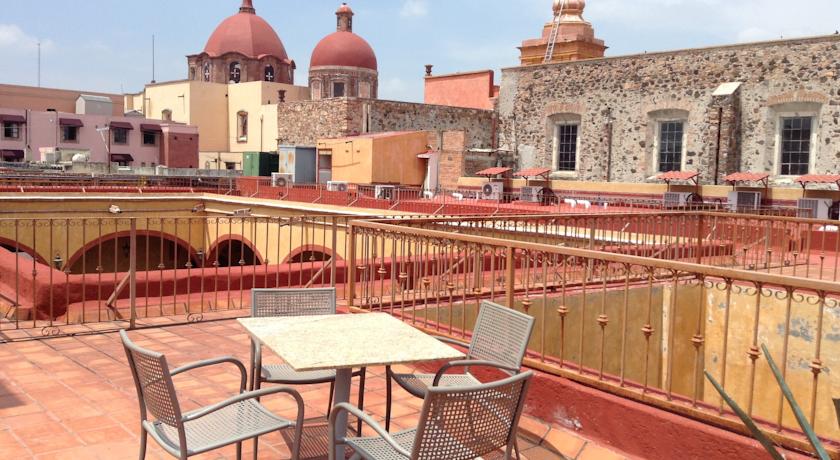 Imagen de los exteriores del Hotel Quinta Santiago. Foto 5