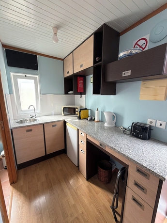 Imagen de la habitación del Hotel Quinta dos Amarelos Sesimbra. Foto 12
