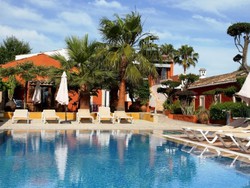 Imagen de la piscina del Hotel Quinta dos Amigos. Foto 14