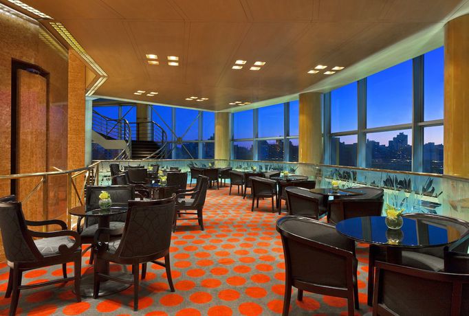 Imagen del bar/restaurante del Hotel Quinto Centenario, Alberdi. Foto 2