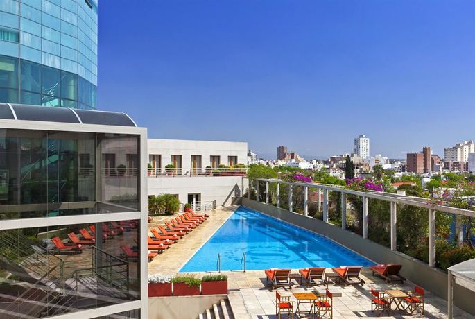 Imagen de la piscina del Hotel Quinto Centenario, C&Oacute;RDOBA (AR). Foto 6