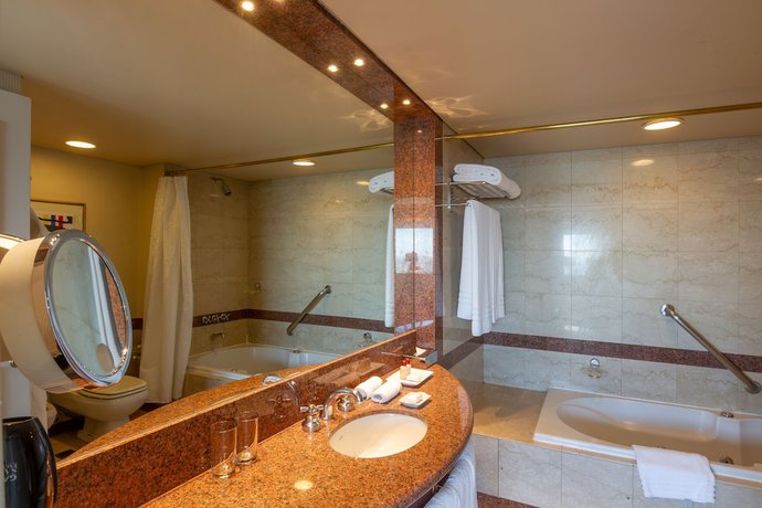 Imagen de la habitación del Hotel Quinto Centenario. Foto 7