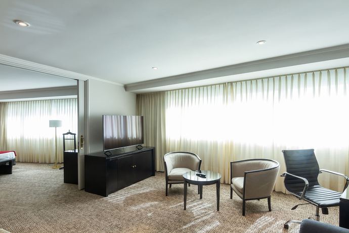Imagen de la habitación del Hotel Quinto Centenario. Foto 12