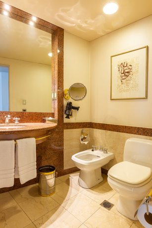 Imagen de la habitación del Hotel Quinto Centenario. Foto 14