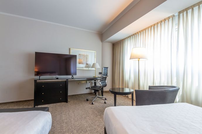 Imagen de la habitación del Hotel Quinto Centenario. Foto 15