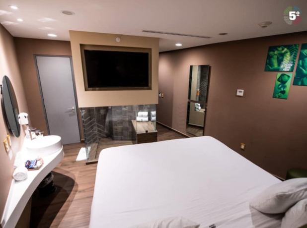 Imagen de la habitación del Hotel Quinto Elemento. Foto 9