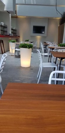 Imagen del bar/restaurante del Hotel Quinto Elemento. Foto 2