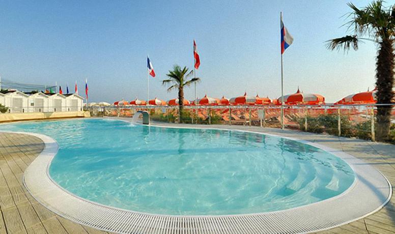 Imagen de la piscina del Hotel Quisisana, Riccione. Foto 11