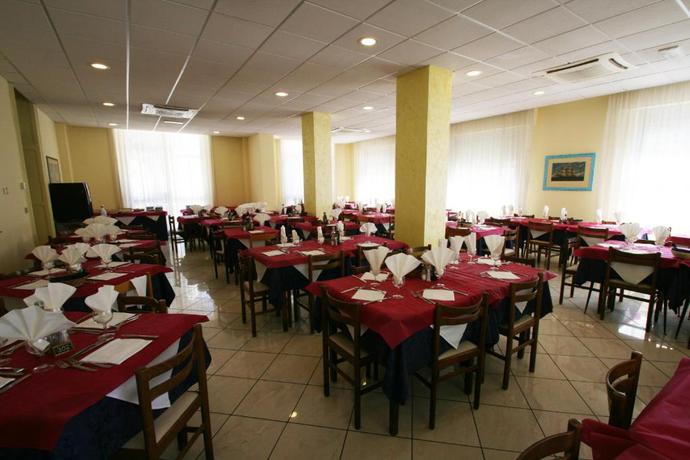 Imagen del bar/restaurante del Hotel Quisisana, Rimini. Foto 3