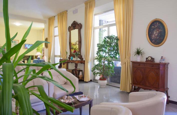 Imagen de los interiores del Hotel Quisisana, Rimini. Foto 7