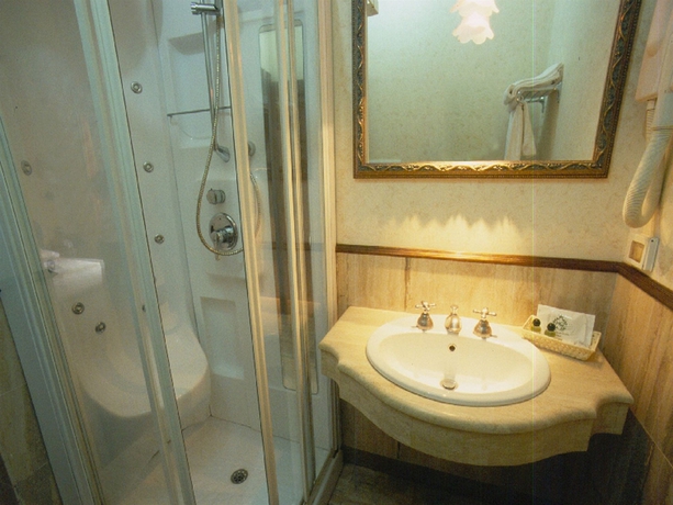 Imagen de la habitación del Hotel Quisisana, Termini. Foto 10