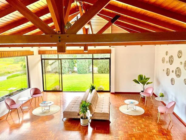 Imagen de los interiores del Hotel Quito Airport Suites. Foto 19